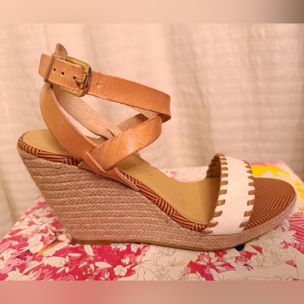 NEW IN BOX Chinese Laundry Espadrille wedge sandals